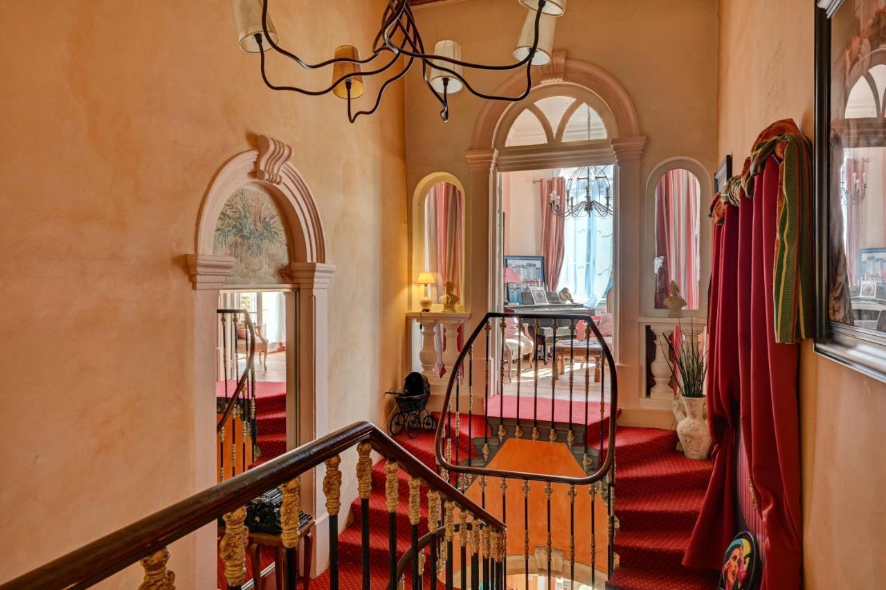 Hotel Des Artistes Tarascon Exterior photo