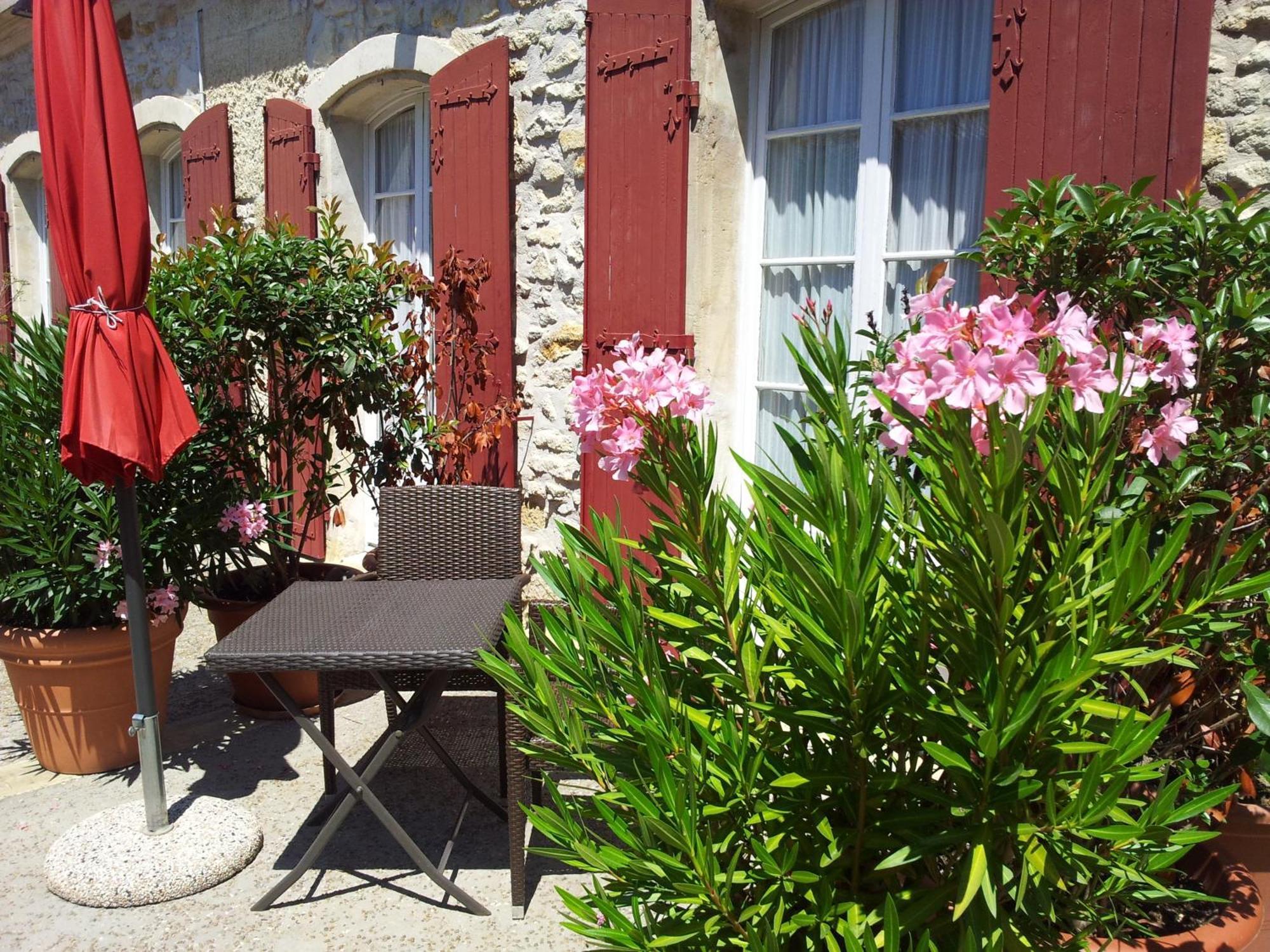 Hotel Des Artistes Tarascon Exterior photo
